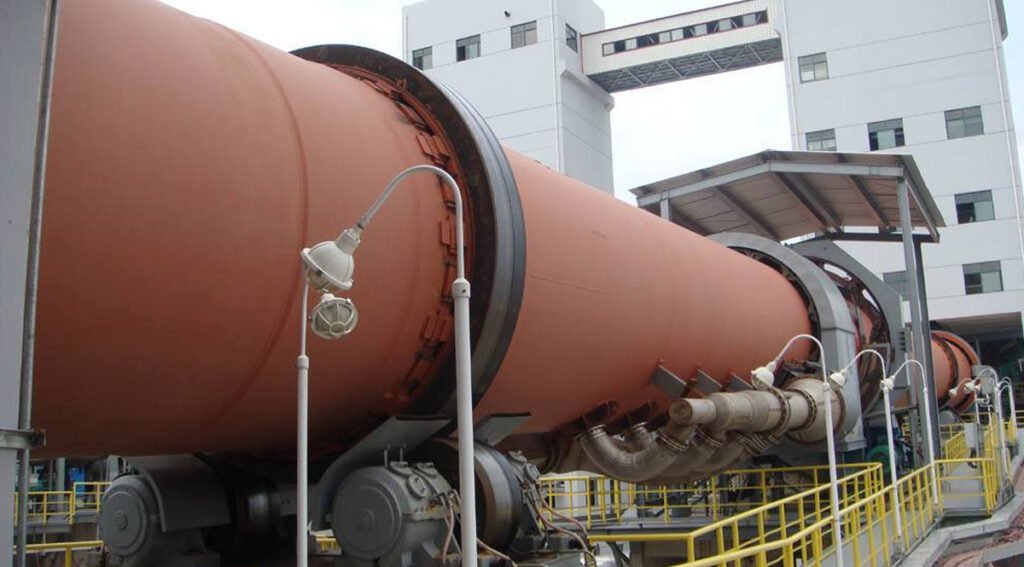 Energy-efficient rotary kiln for cement plant and mining calcination